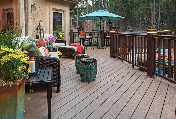 What Makes Wood & Composite Decks in Farmington, CT Ideal for Modern Outdoor Living?
